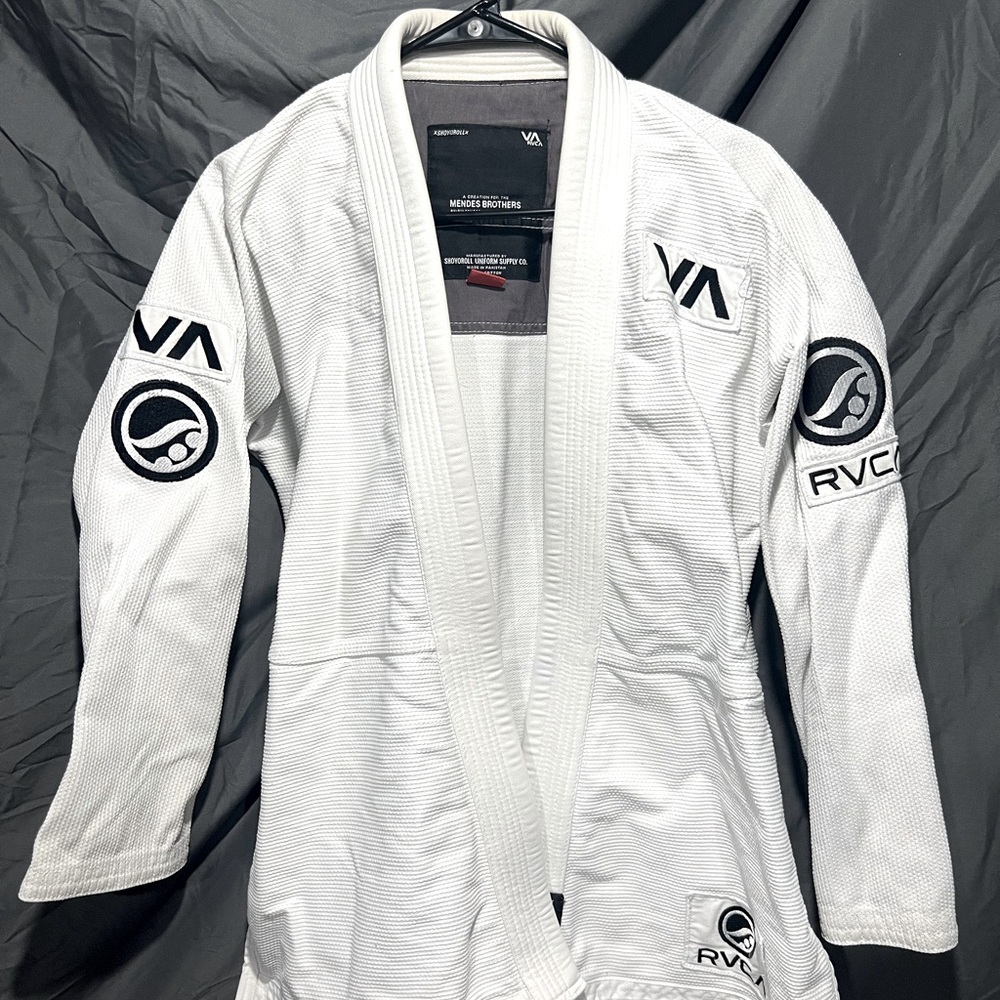 Shoyoroll RVCA white Gi